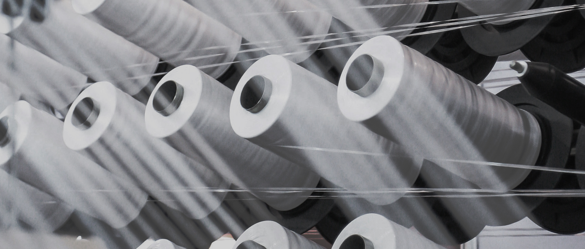 最高級のアウトドア機能性生地が冒険体験をどのように再構築するかを明らかにする